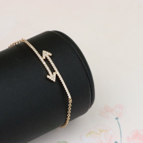 "Elegant Rose Gold Arrow Bracelet with Crystal Detailing, XPBL1007 - Picture 1 of 12